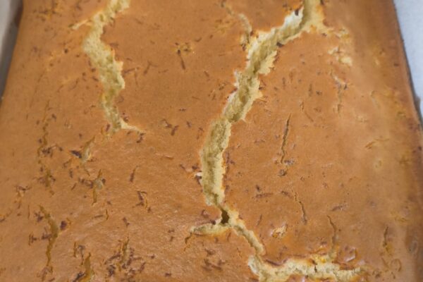 El pastel de plátano es un pastel preparado utilizando plátano como su ingrediente principal