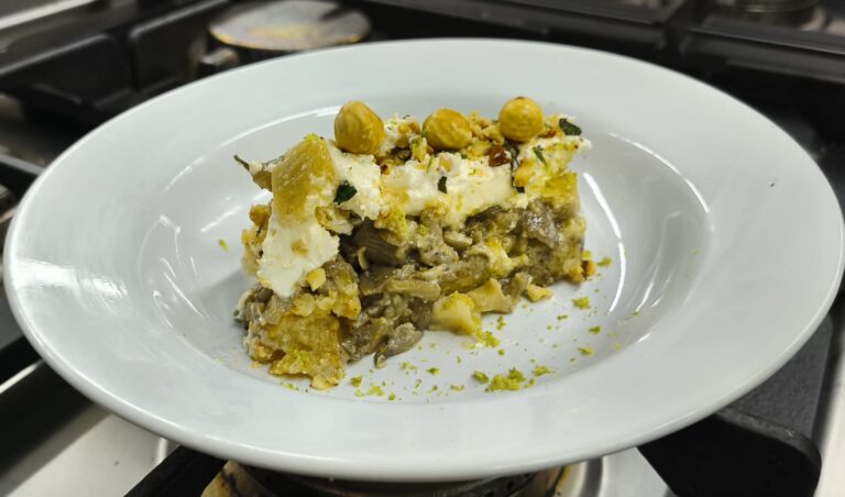 sándwich caliente muy común en bares, cafeterías o panaderías.