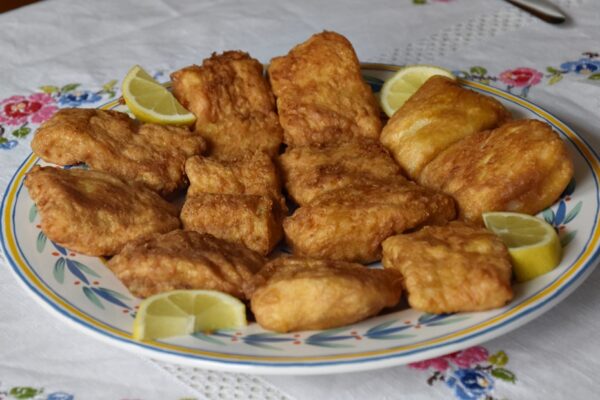 El abadejo es un pescado blanco de sabor suave y carne firme. Se usa mucho: